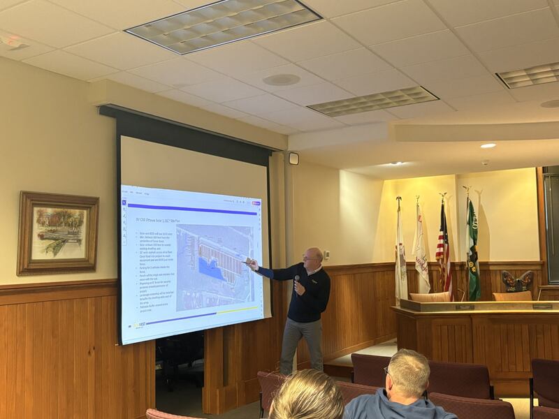 Sunvest Regional Director Bill Finch presents a new solar farm project on Ottawa's south side at a plan commission public hearing on Monday.