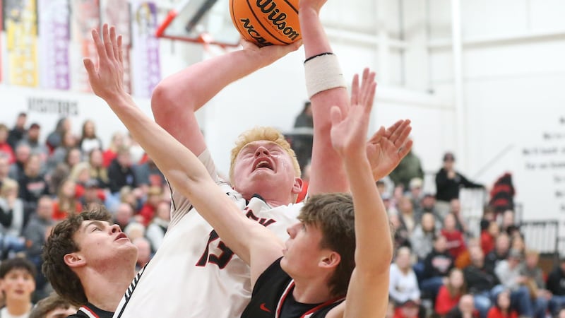 Isaac Willis, Indian Creek dominate boards, negate Nolan Price’s 25 points in sectional semi win over Woodland