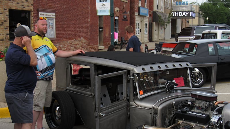 Morris Cruise Night packs Downtown Morris on Saturday