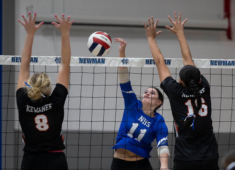 Newman’s Isabelle Lanning plays the ball against Kewanee Tuesday, Sept. 16, 2025.