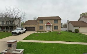 Single-family home sells in North Aurora for $499,000