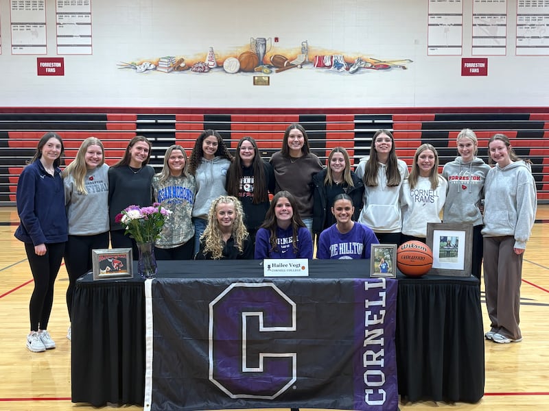 Hailee Vogt, daughter of Tyler and Melissa Vogt, has signed a letter of intent to continue her academic and athletic career as a member of the basketball team at Cornell College in Mount
Vernon, Iowa.