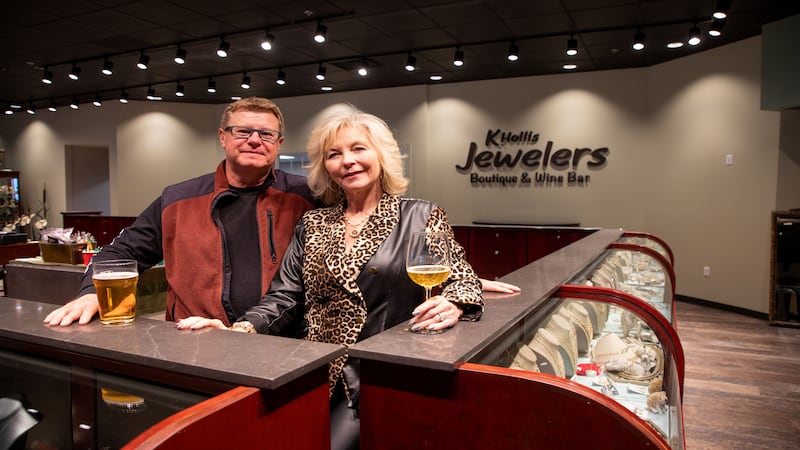 Batavia’s K. Hollis Jewelers marks 21 years, will raffle 2.1-carat diamond