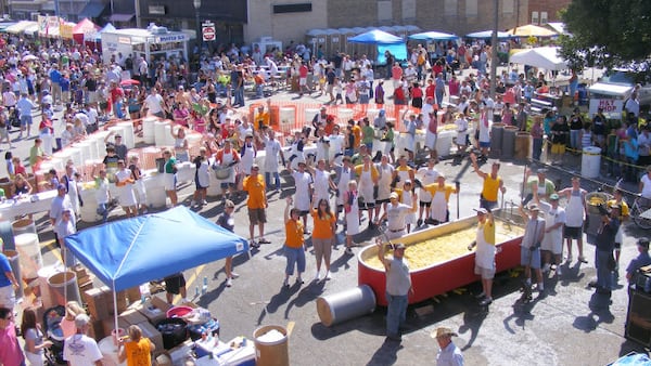City of Mendota makes donation to Chamber of Commerce for Sweet Corn Festival