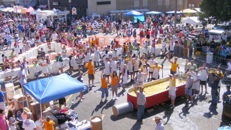 City of Mendota makes donation to Chamber of Commerce for Sweet Corn Festival