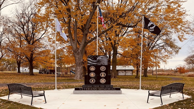 Manlius dedicates Veterans Memorial Monument on Memorial Day