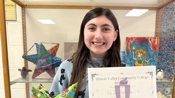 Putnam County High School student receives art show award