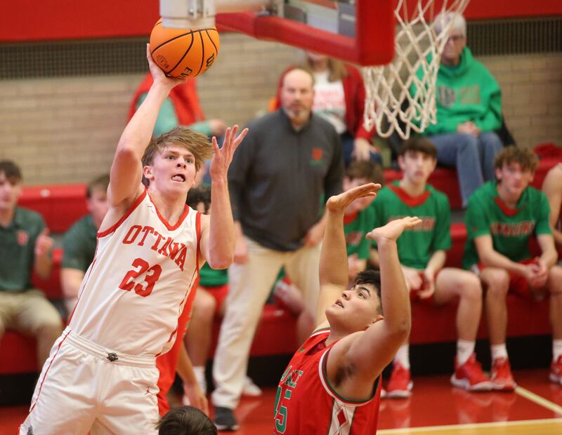 Ottawa's Owen Sanders lets go of a shot over L-P's Andy Medina on Friday, Jan. 10, 2024 in Kingman Gym at Ottawa High School.