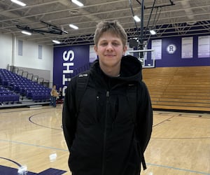 Rochelle stuns Ottawa late with half-court buzzer-beater