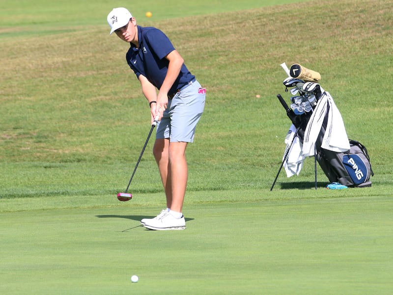 Fieldcrest's Carter Senko puts on the 6th hole during the Class 1A Regionals on Wednesday, Oct. 1, 2025 at Deer Park Golf Club in Oglesby.