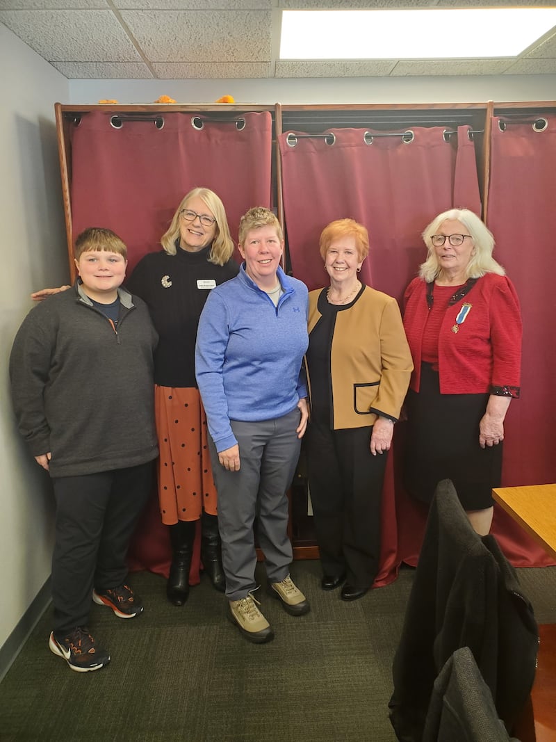 Pictured from L-R granddon Rykar, Clinton Chapter Regent Edith Brady-Lunny, Kara Bendix, Distinguished Citizen Medal Honoree-Dorothy Bendix, and Kankakee Chapter Regent Mona Watson.