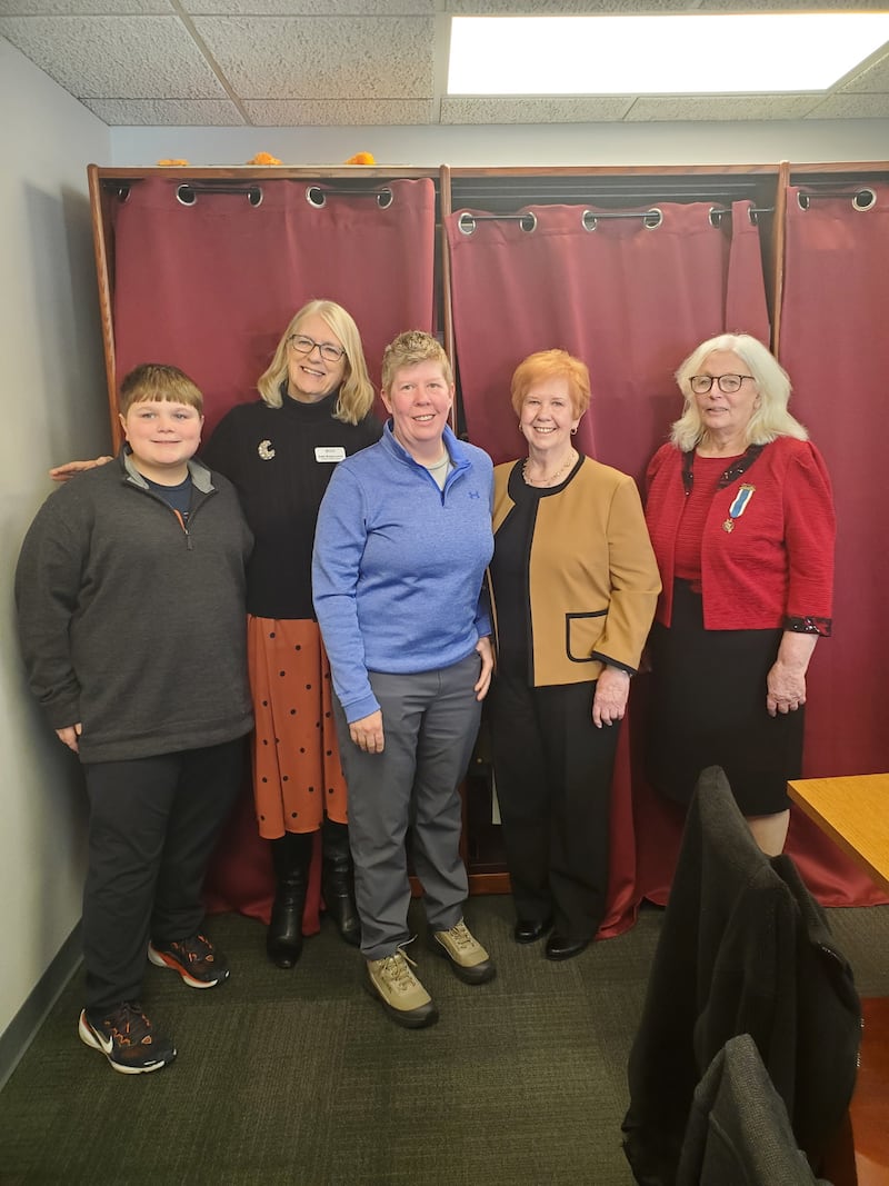 Pictured from L-R granddon Rykar, Clinton Chapter Regent Edith Brady-Lunny, Kara Bendix, Distinguished Citizen Medal Honoree-Dorothy Bendix, and Kankakee Chapter Regent Mona Watson.