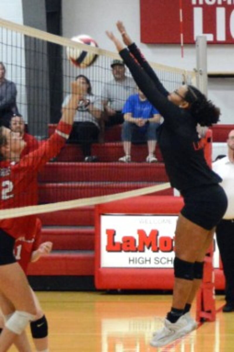 Indian Creek's Taylor Edwards (left) and LaMoille's Olivea Glasper battle at the net in Tuesday's Little Ten match in LaMoille. The Timberwolves won 25-20, 25-18.