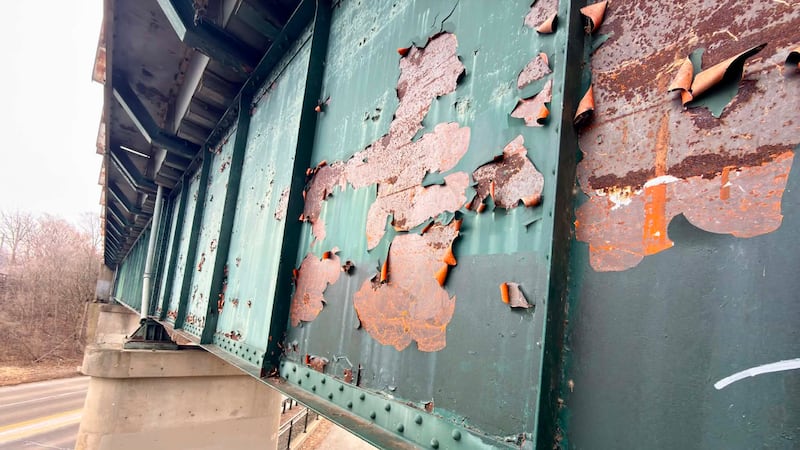 St. Charles officials say lead paint flakes near Fox River came from UP rail overpass