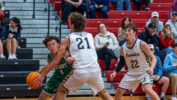 Dwight grabs early lead, holds on to top Marquette