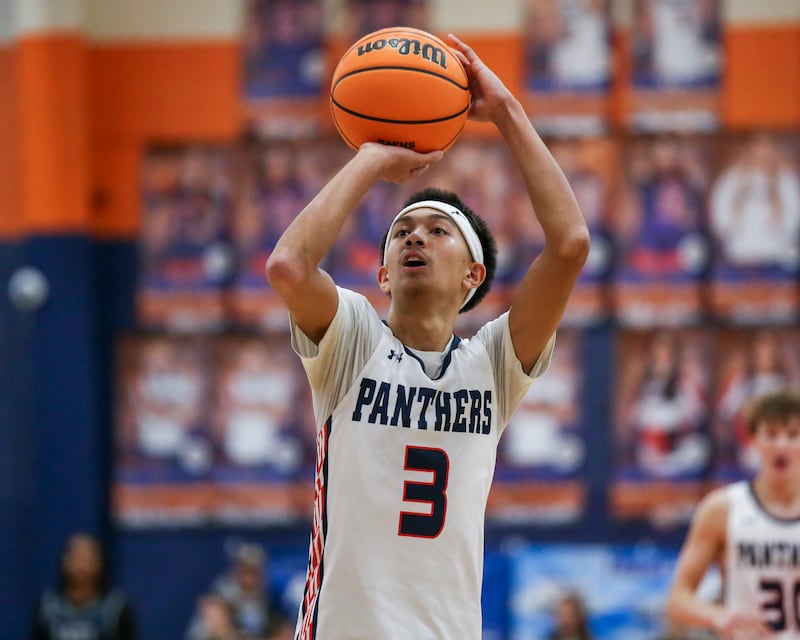 Oswego's Ethan Vahl (3) hits a free throw to help seal their win in their basketball game between Oswego East at Oswego Friday, Jan 9, 2026 in Oswego.
