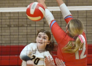 Sycamore tops Ottawa, stays in I-8 hunt