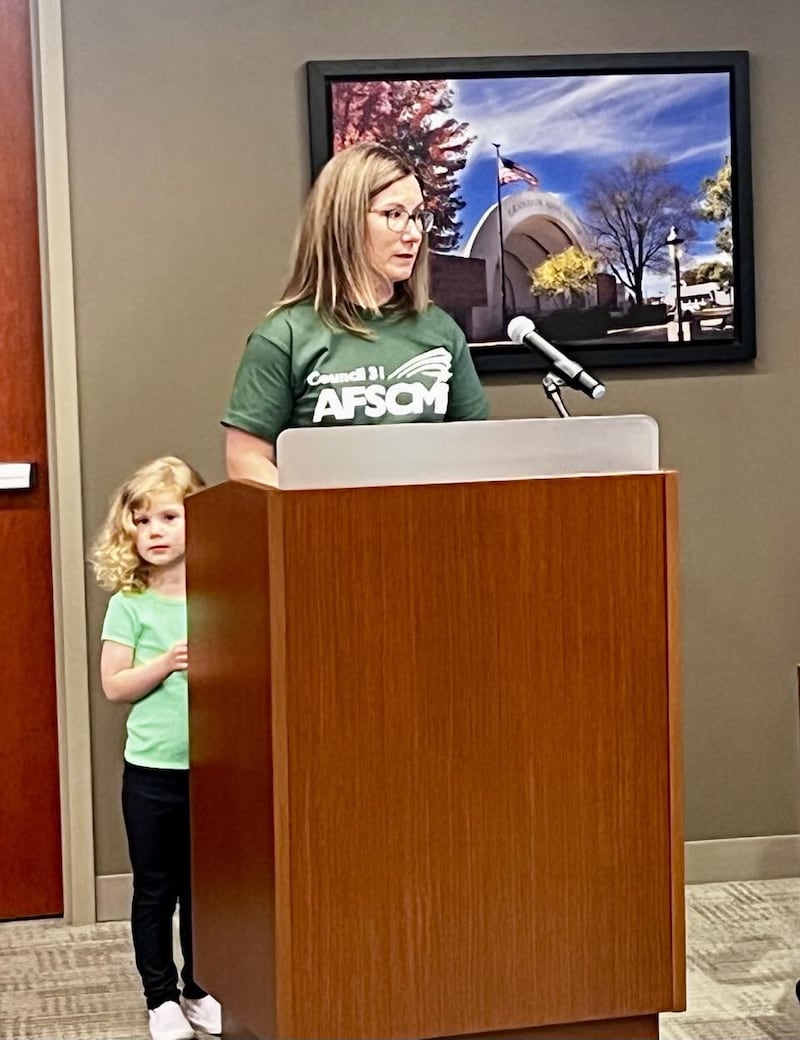 CGH Medical Center employee and AFSCME union member Shelly Houzenga addresses the Sterling City Council about labor negotiations between the union and the hospital on April 21, 2025.