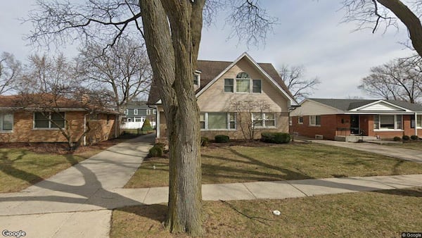 Single-family home in Elmhurst goes for $660,000