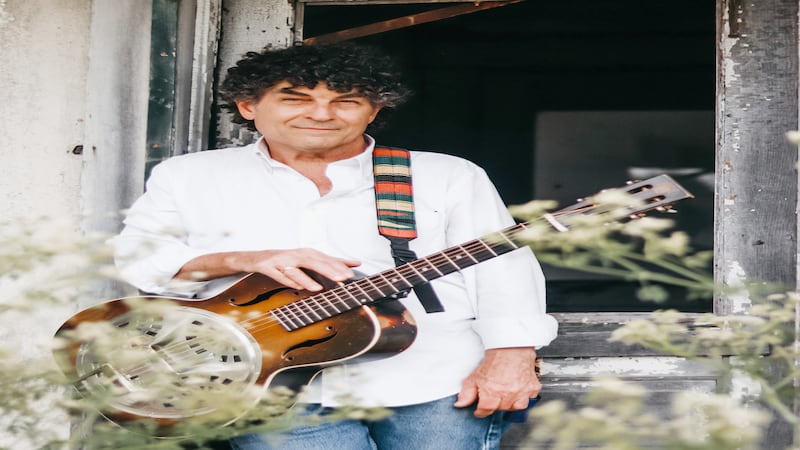 Folk singer Vallillo to perform June 12 in Ottawa