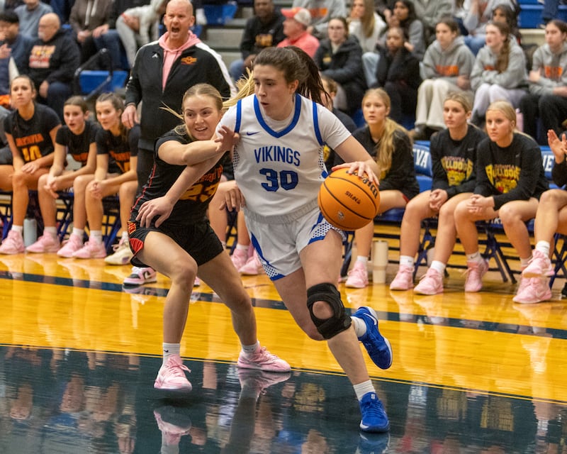 Geneva's Keira McCann drives the baseline against Batavia's Brooke Berggren on Friday, Dec.19,2025 in Geneva.