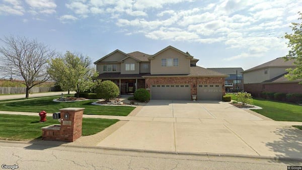 Single-family home sells in New Lenox for $615,000