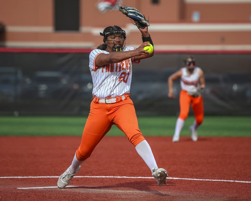 Oswego's Jaelynn Anthony (20) delivers a pitch during Class 4A Yorkville Sectional final softball game between Plainfield East at Oswego. May 29, 2026 in Yorkville.