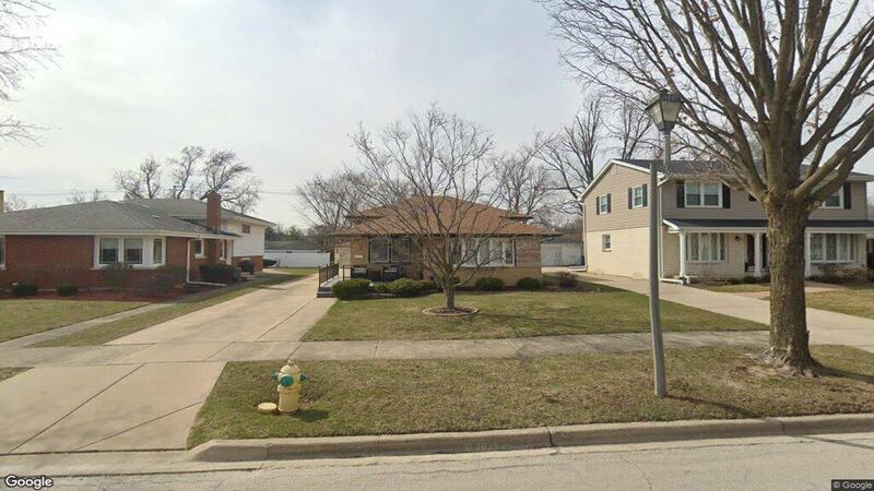 Single-family home in Elmhurst sells for $570,000