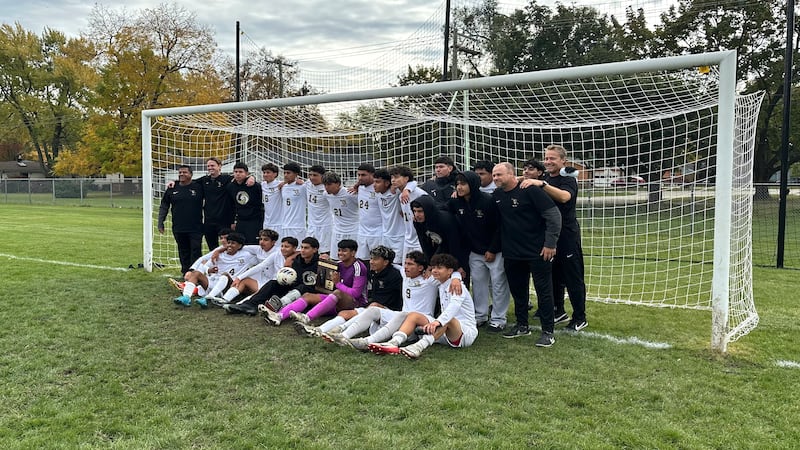 Josue Lopez’s set-piece success helps Streamwood upset Geneva for Class 2A regional title