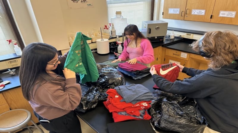 Joliet Central, Joliet West students’ community thrift sale will benefit local nonprofits