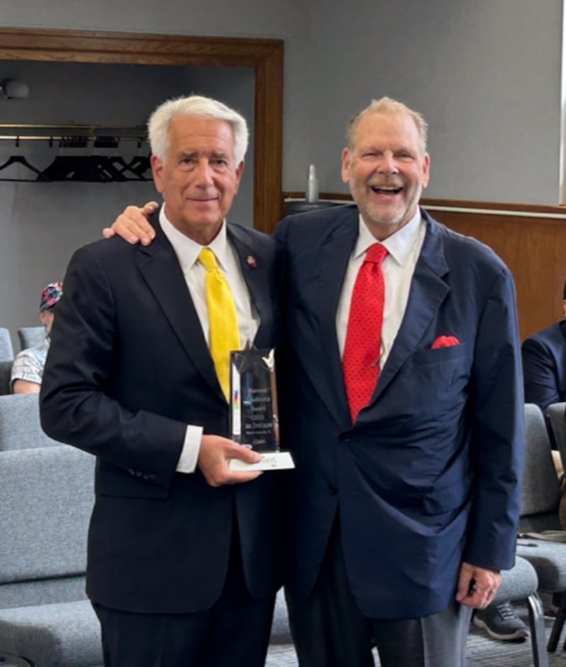 Kane Count Treasurer Chris Lauzen (left) and Joe Rulison, chairman of three+one, presents Lauzen the 2025 cashVest National Leadership Award for Financial Management at the June 25, 2025, Finance Committee meeting.