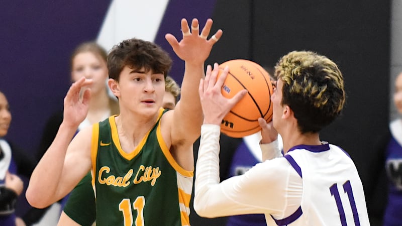 Coal City clamps down late in defensive regional quarterfinal slugfest at Manteno