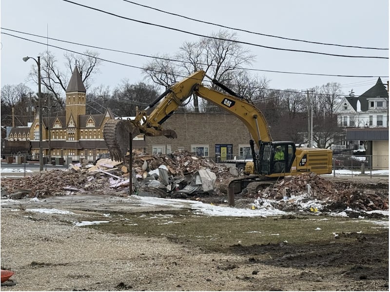 Demolition of two buildings on the 800 block of Illinois Avenue in Mendota.
