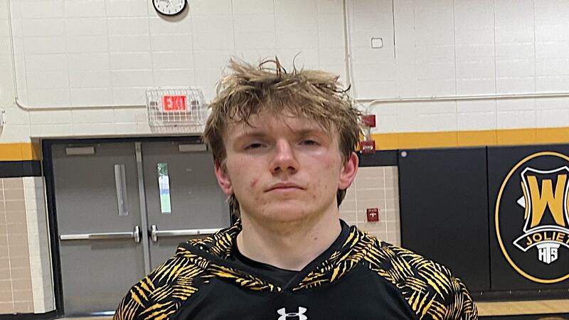Despite bloody nose, Joliet West’s Mikey Meloy leads sweep over Bolingbrook