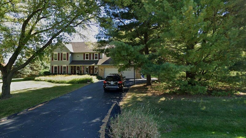 Single-family home sells in St. Charles for $675,000