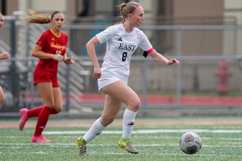 Oswego East's Natalie Hamilton (8) dibbles the ball up the field during a soccer match against Batavia at Batavia High School on Saturday, March 29, 2025.