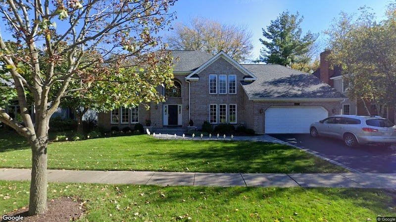 Single-family home sells in Woodridge for $970,000