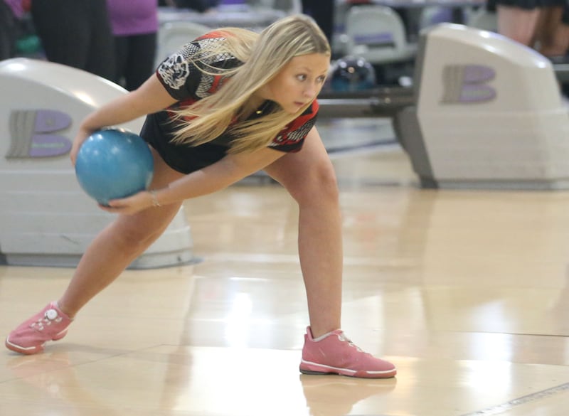 L-P's Kaitlyn Miller bowls during the IHSA girls bowling Regional meet on Friday, Feb. 6, 2026 at the Illinois Valley Super Bowl in Peru.