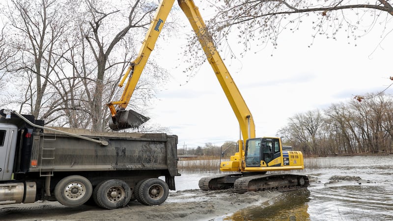 Kankakee River sediment removal project gets proper send-off