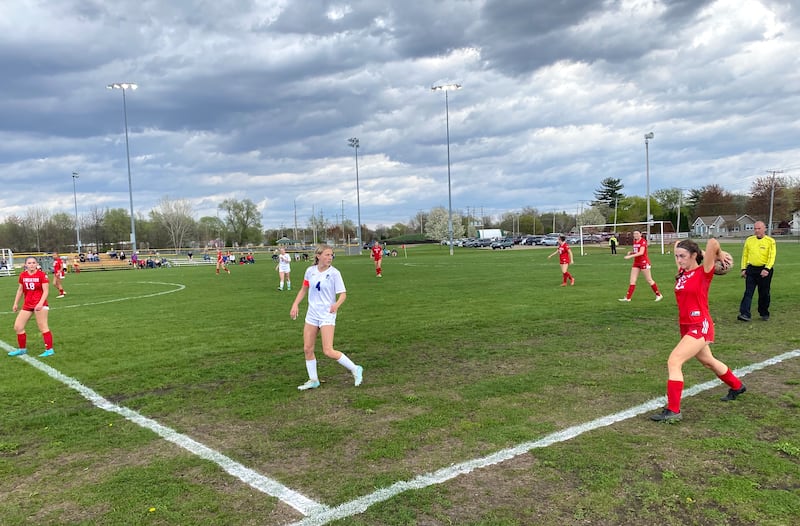 Streator's Elsa Sorensen (22) throws it in as Peotone's Allie Werner (4) keeps an eye on her Tuesday, April 22, 2025, at the James Street Recreation Area in Streator.