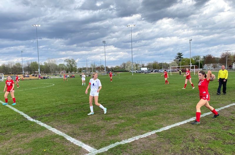 Streator's Elsa Sorensen (22) throws it in as Peotone's Allie Werner (4) keeps an eye on her Tuesday, April 22, 2025, at the James Street Recreation Area in Streator.