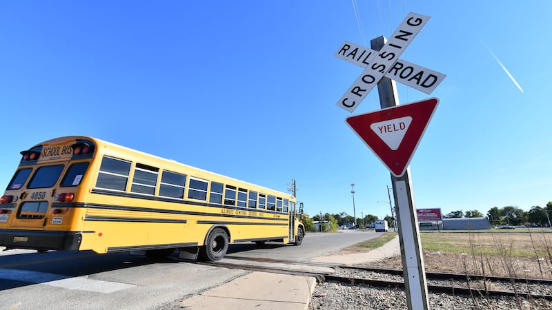 Railroad crossings across northern Illinois to see upgrades as part of $376 million 5-year program