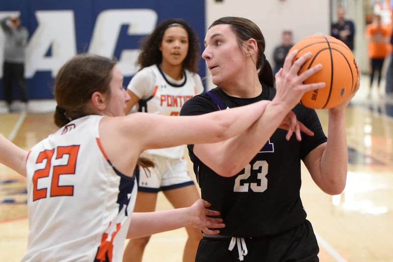 Manteno's Maddie Gesky, right, is defended by Pontiac's Grace Lanning during the IHSA Class 2A Pontiac Sectional championship Thursday, Feb. 26, 2026.