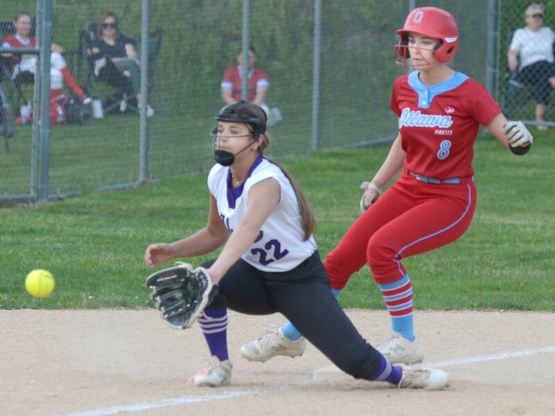 Rochelle Adrian Rodriguez awaits the throw to 3rd base as Ottawa’s Annamarie Corsolini gets in safely in the 3rd inning ?Wednesday at Ottawa