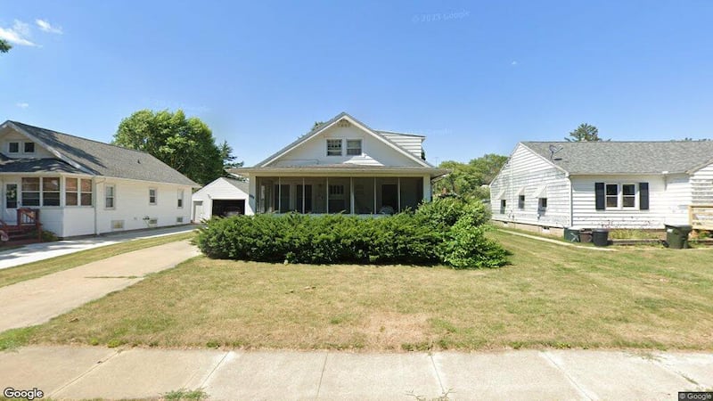 What were the best deals for residential properties in Lee County / Whiteside the week of April 27?