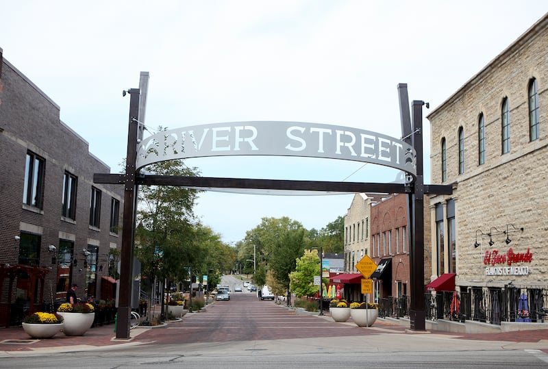 The River Street archway at River and Wilson streets in downtown Batavia.