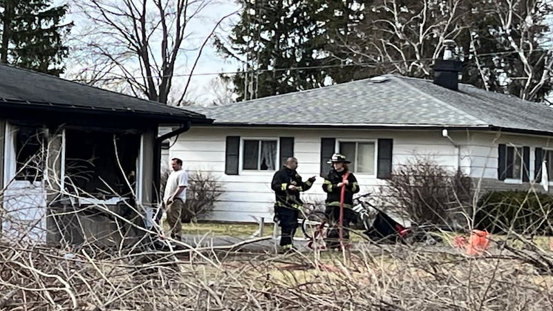 2 people injured in house fire near McHenry