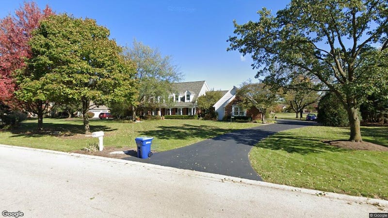 Sale closed in St. Charles: $830,000 for a single-family home