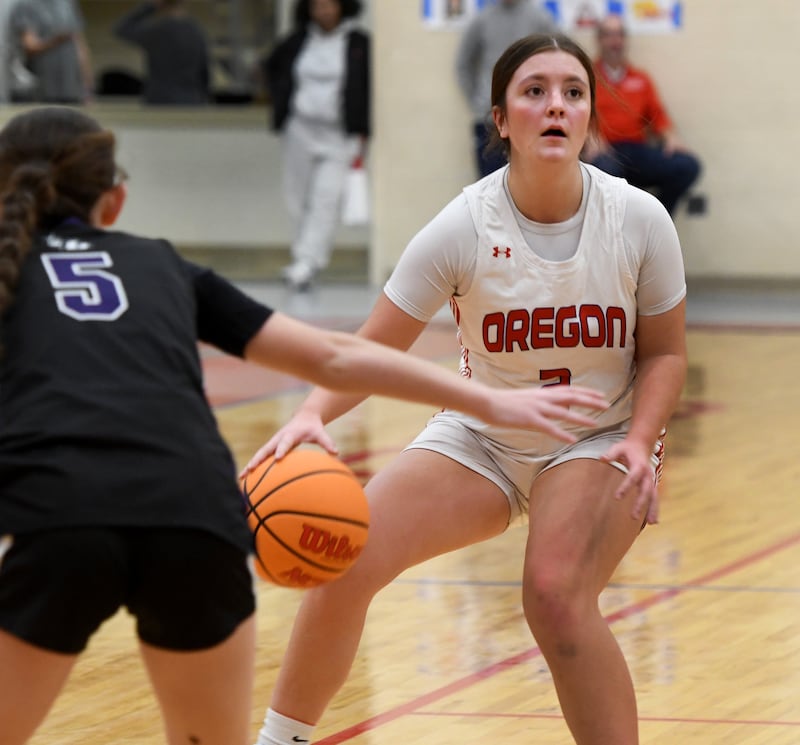 Oregon's Avery Kitzmiller (2) looks to pass the ball during a Saturday, Jan. 24, 2026 game with Rockford Lutheran at the Blackhawk Center in Oregon.