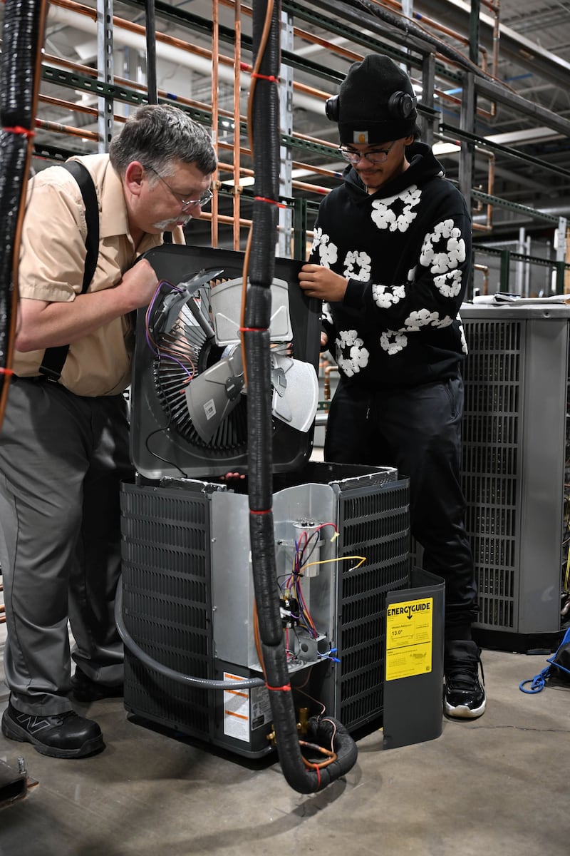 KCC student William Rodriguez of Kankakee with instructor Luther Carter